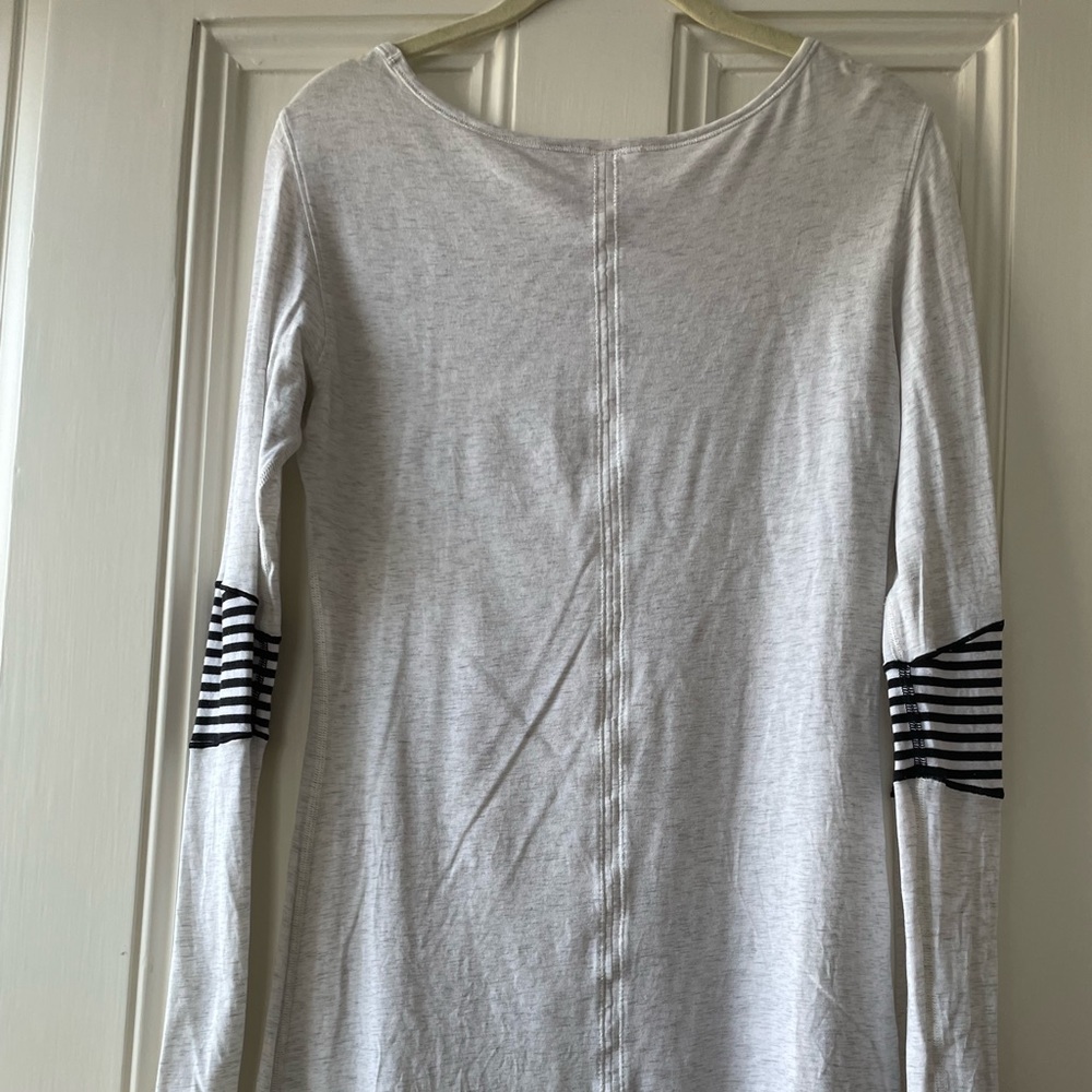 2 Lululemon 2 long sleeve shirts